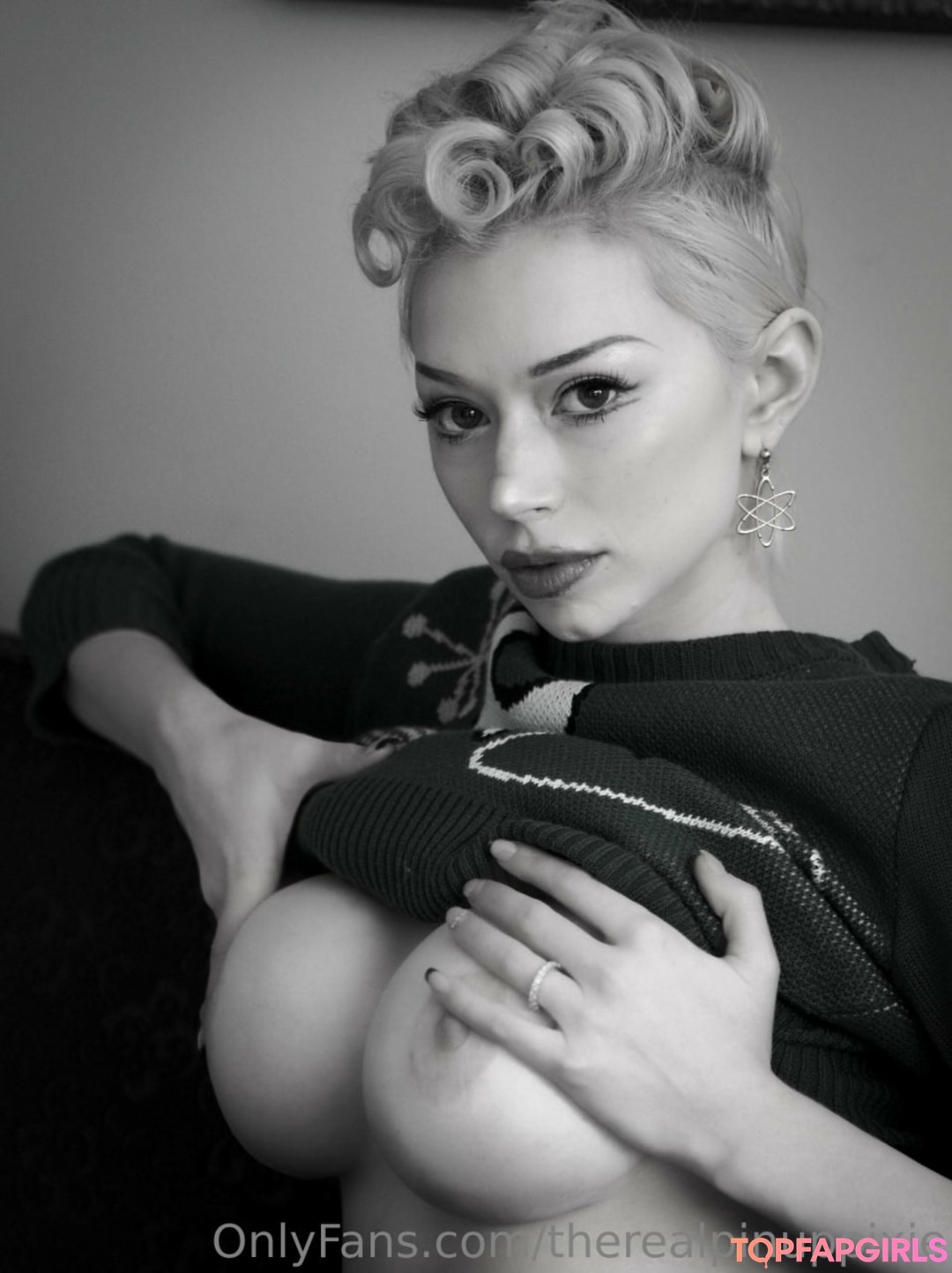 Naakte gelekte OnlyFans-foto van Pinuppixie #447