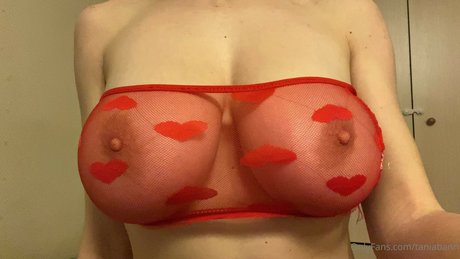 Naakte gelekte OnlyFans-foto van Tania Bann