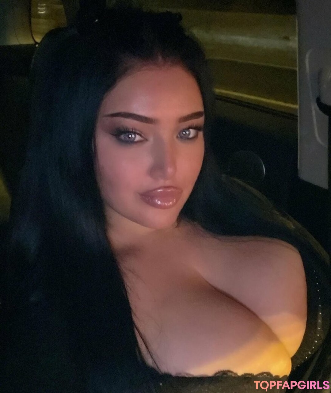 Naakte gelekte OnlyFans-foto van Claudia Rivier #126