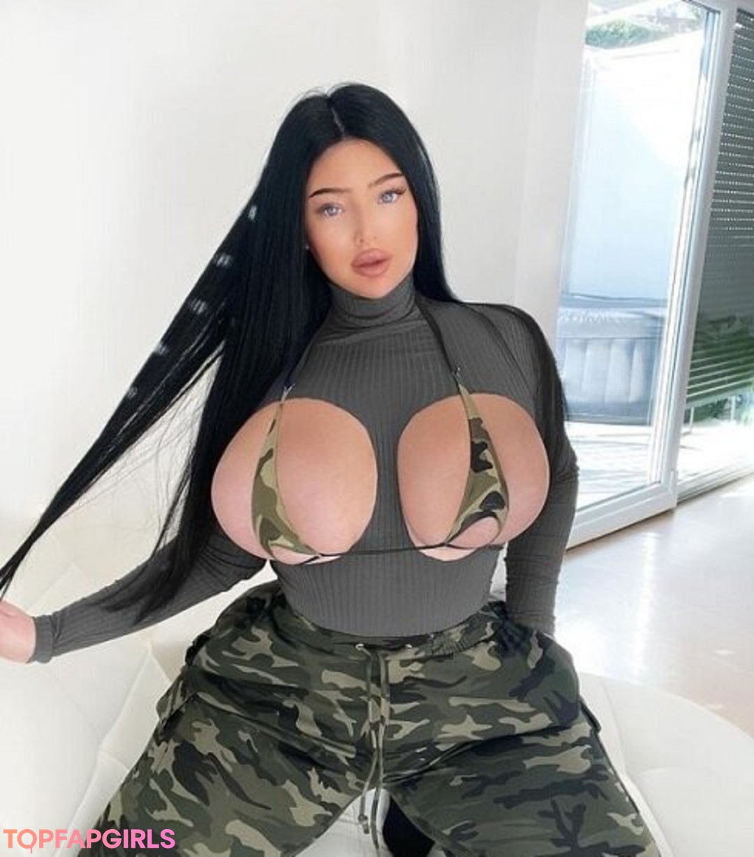 Naakte gelekte OnlyFans-foto van Claudia Rivier #151