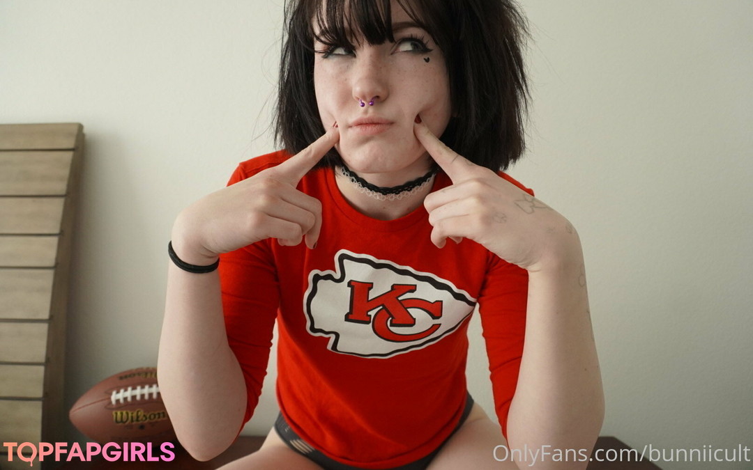 Naakte gelekte OnlyFans-foto van Bunniicult #68