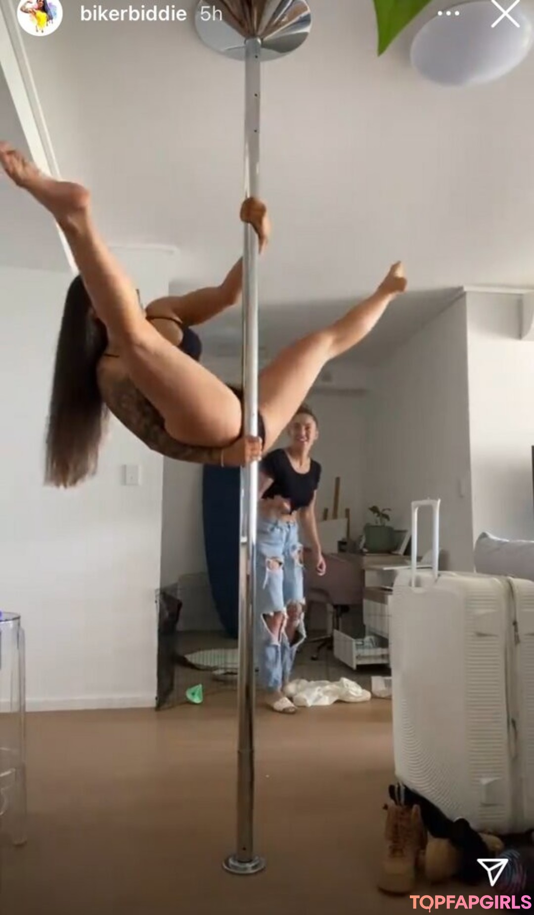Naakte gelekte OnlyFans-foto van Biker Biddie #253