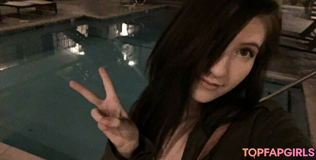 Naakte gelekte OnlyFans-foto van Elizabeth Reed #2325