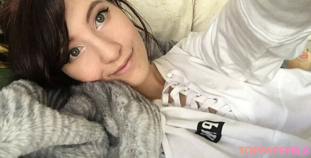 Naakte gelekte OnlyFans-foto van Elizabeth Reed #2408