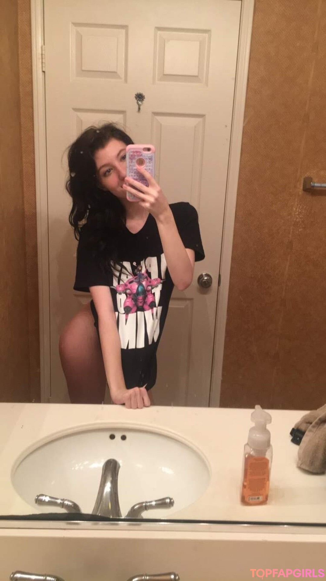 Naakte gelekte OnlyFans-foto van Elizabeth Reed #1003