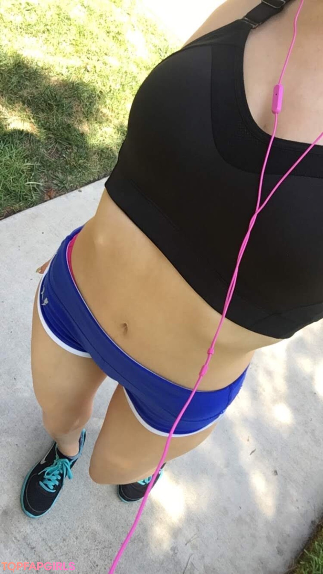 Naakte gelekte OnlyFans-foto van Elizabeth Reed #1118