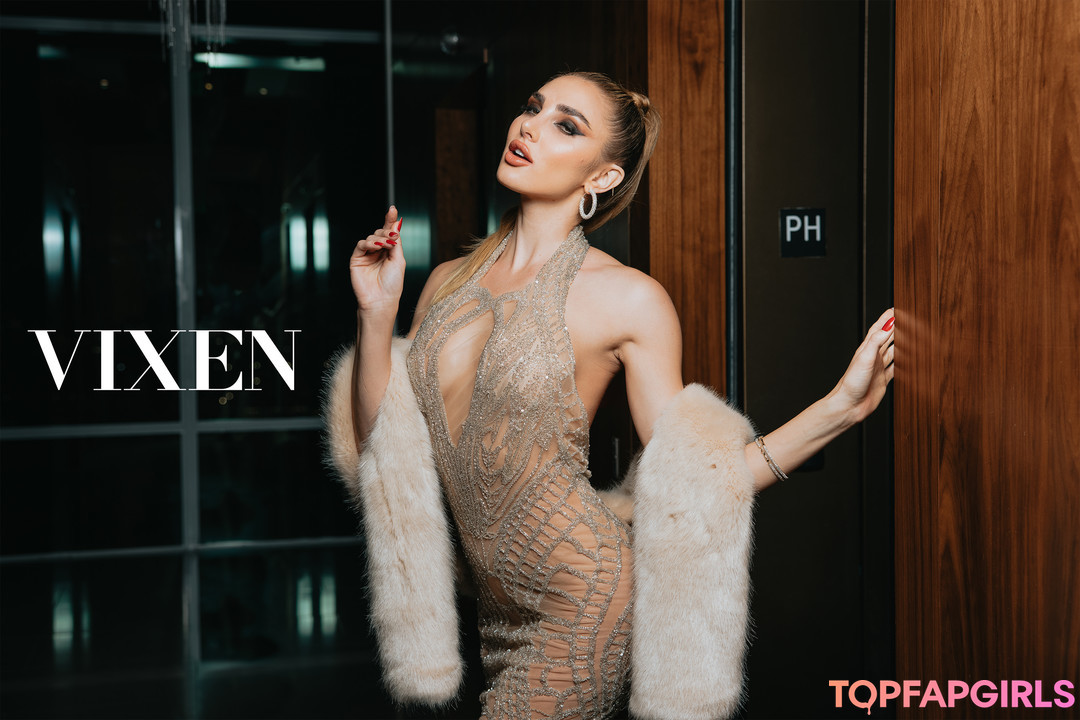 Naakte gelekte OnlyFans-foto van Kenzie Anne #84