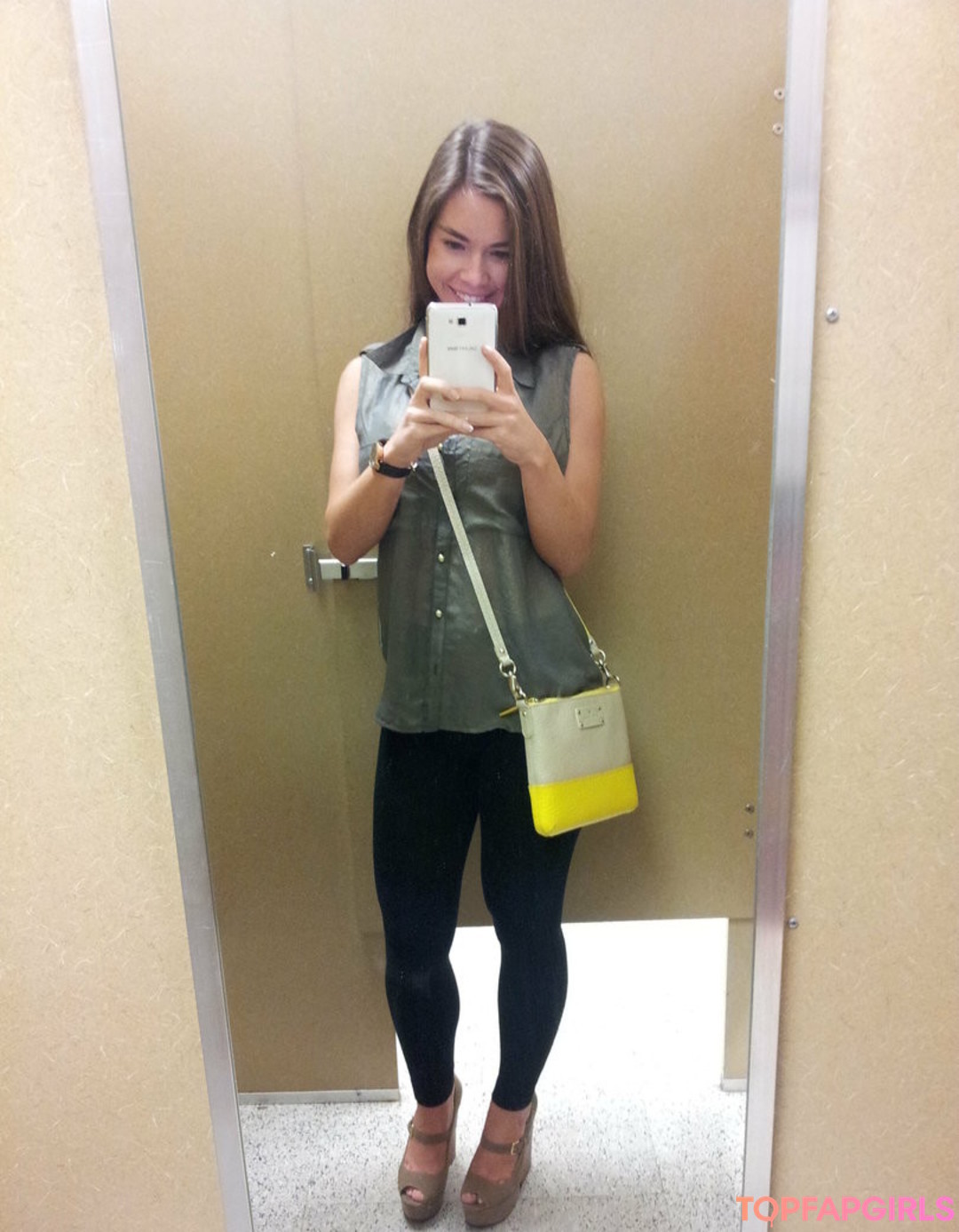 Naakte gelekte OnlyFans-foto van Kateelife #57