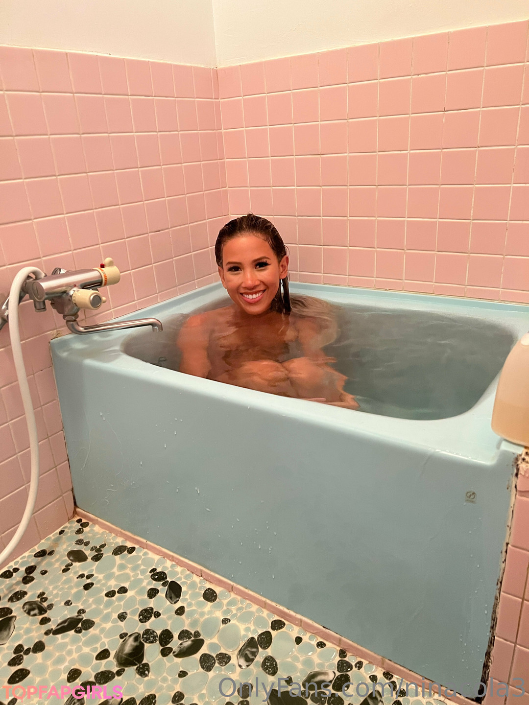 Naakte gelekte OnlyFans-foto van Ninacola #103
