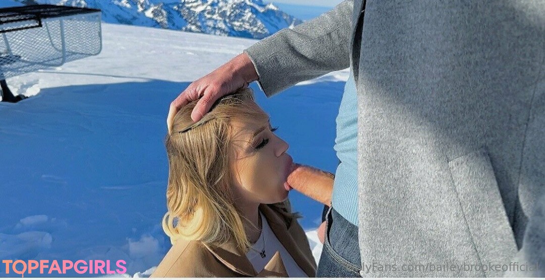 Naakte gelekte OnlyFans-foto van Bailey Brooke #343