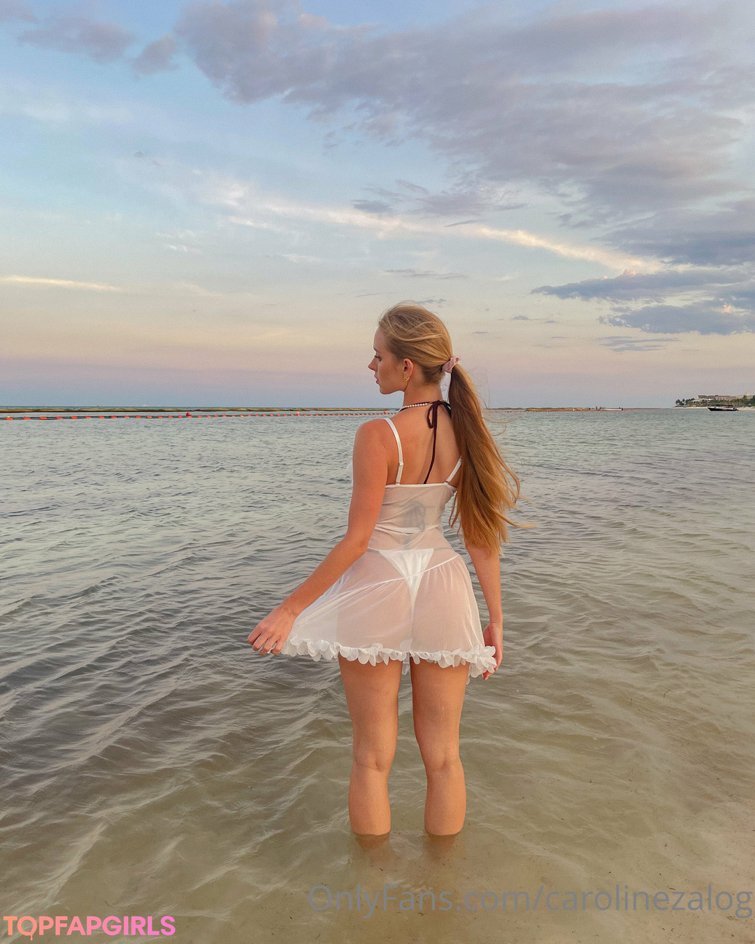 Naakte gelekte OnlyFans-foto van Caroline Zalog #55