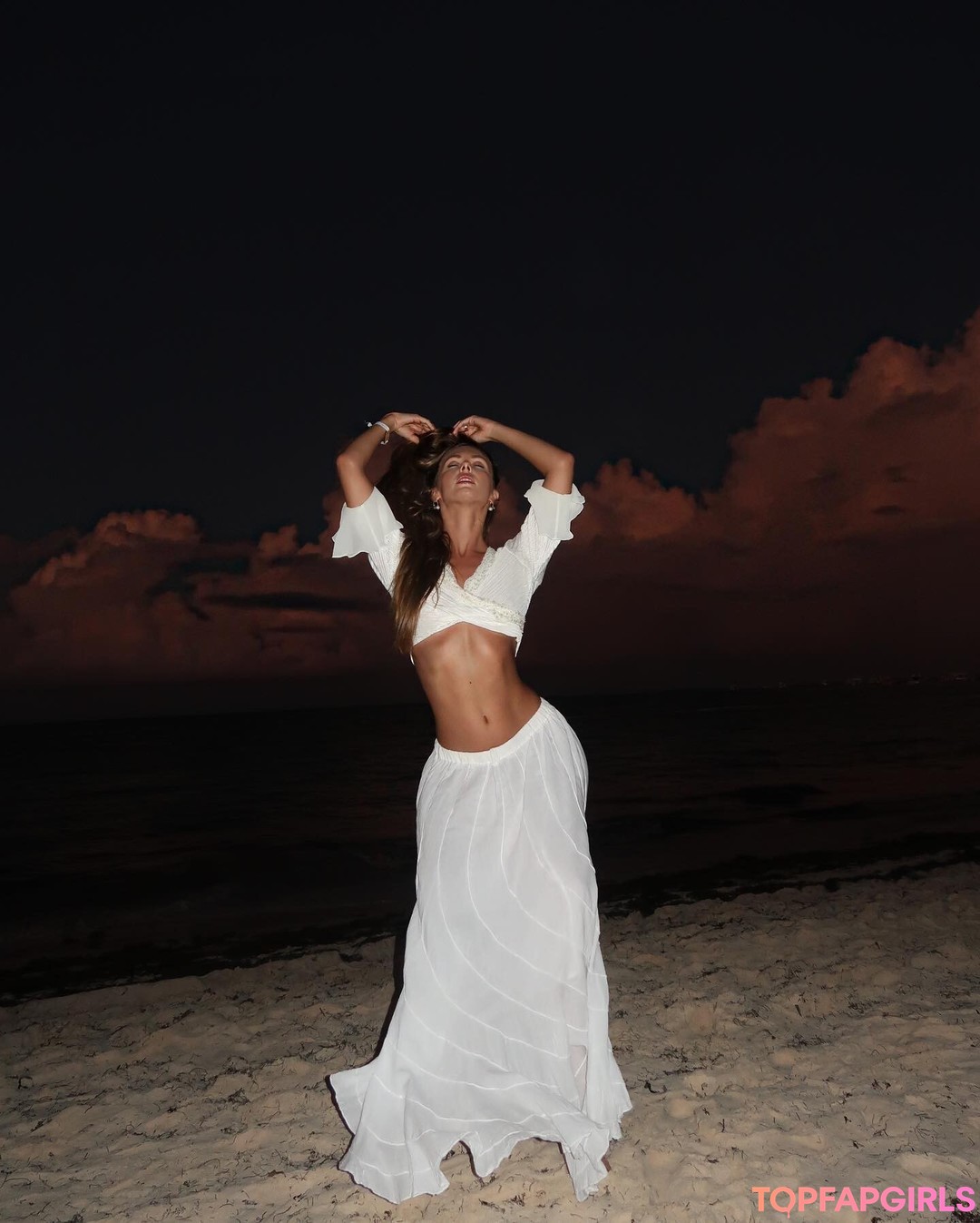 Naakte gelekte OnlyFans-foto van Carmella Rose #421