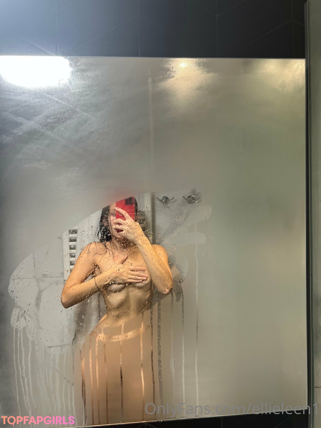 Naakte gelekte OnlyFans-foto van Ellieleen #771
