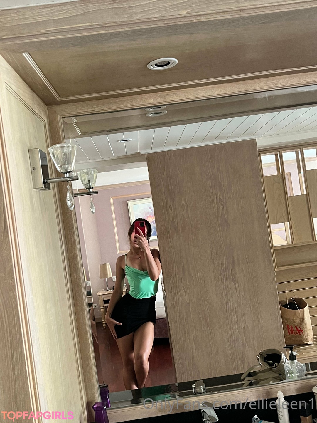 Naakte gelekte OnlyFans-foto van Ellieleen #319