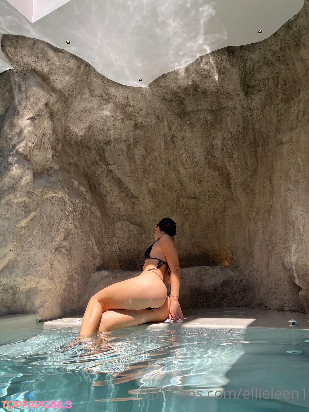 Naakte gelekte OnlyFans-foto van Ellieleen #486