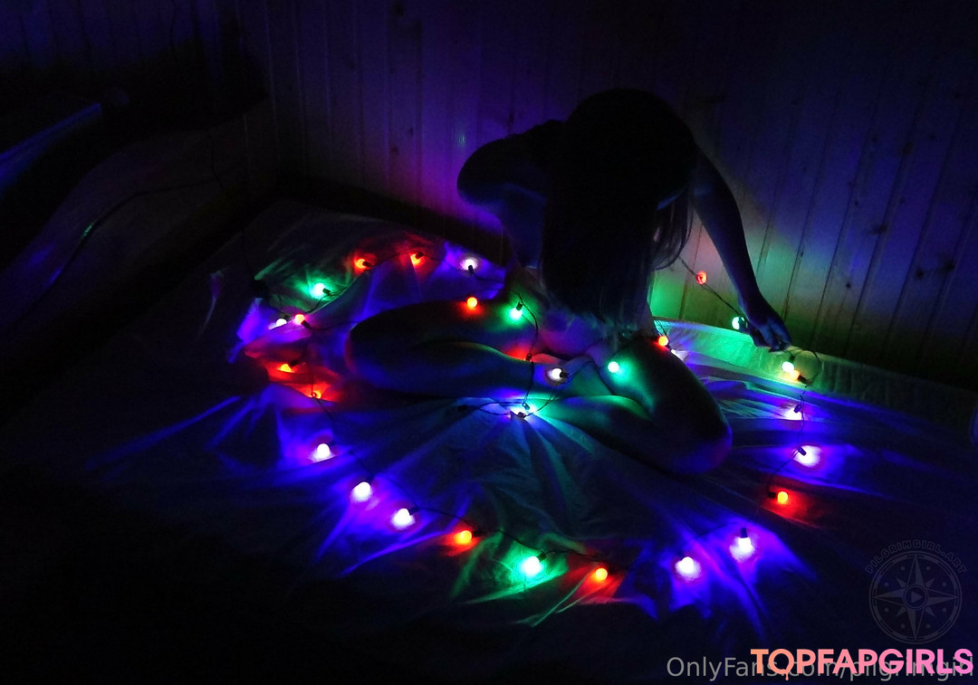 Naakte gelekte OnlyFans-foto van Cinderella Girl #19