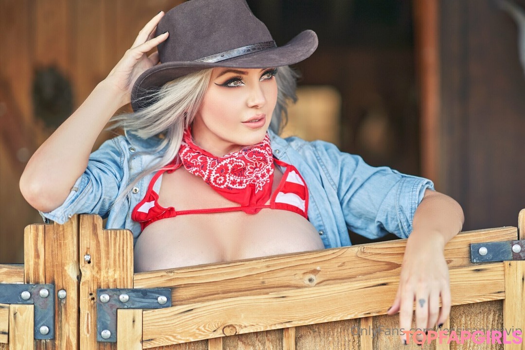 Naakte gelekte OnlyFans-foto van Jessica Nigri #1120