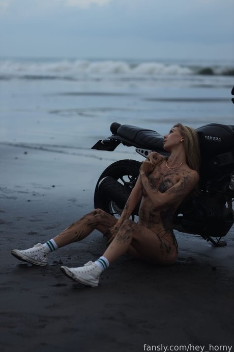 Naakte gelekte OnlyFans-foto van Mira