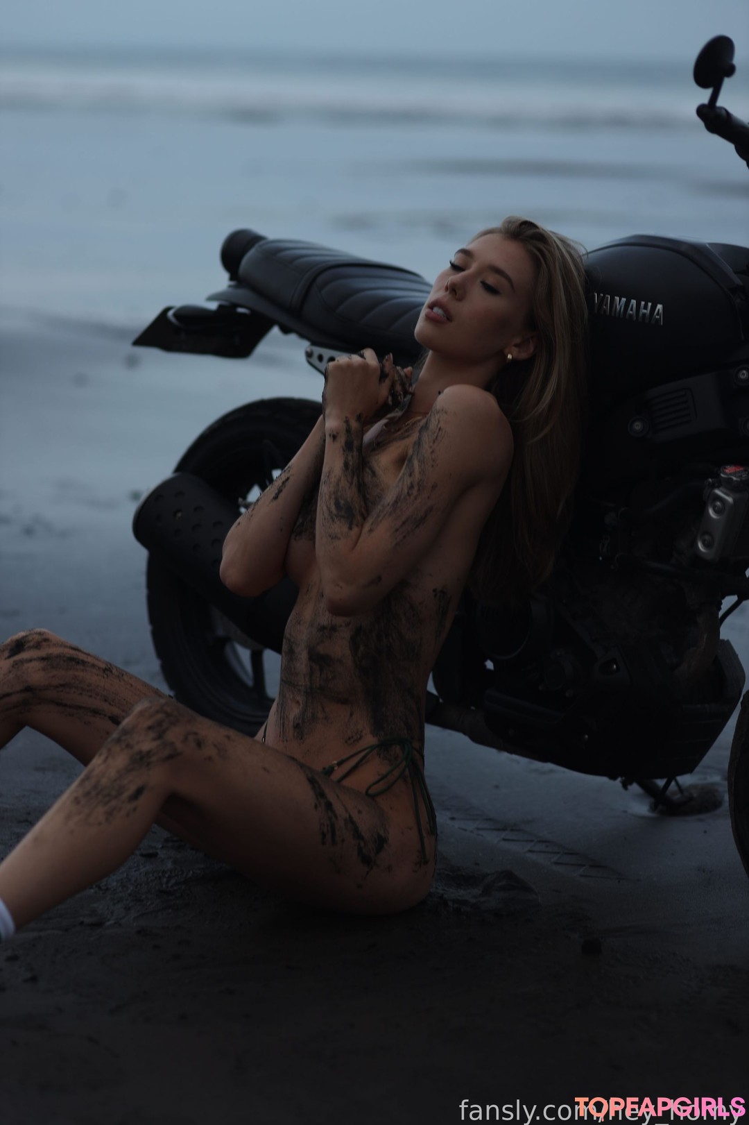 Naakte gelekte OnlyFans-foto van Mira #139