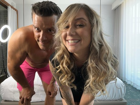 Naakte gelekte OnlyFans-foto van Remy Lacroix