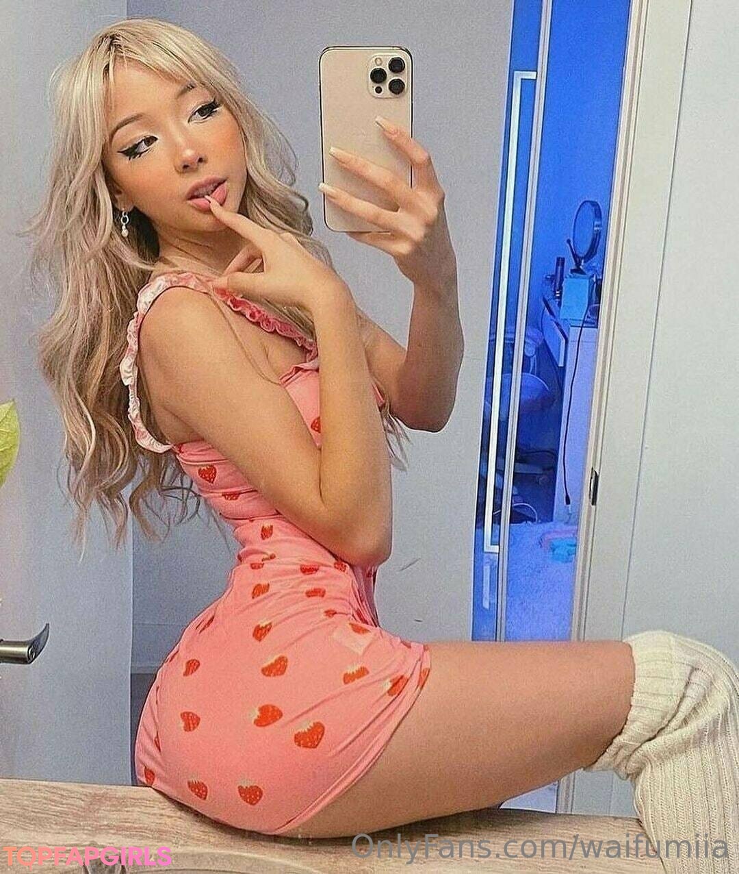 Naakte gelekte OnlyFans-foto van Waifumiia #28