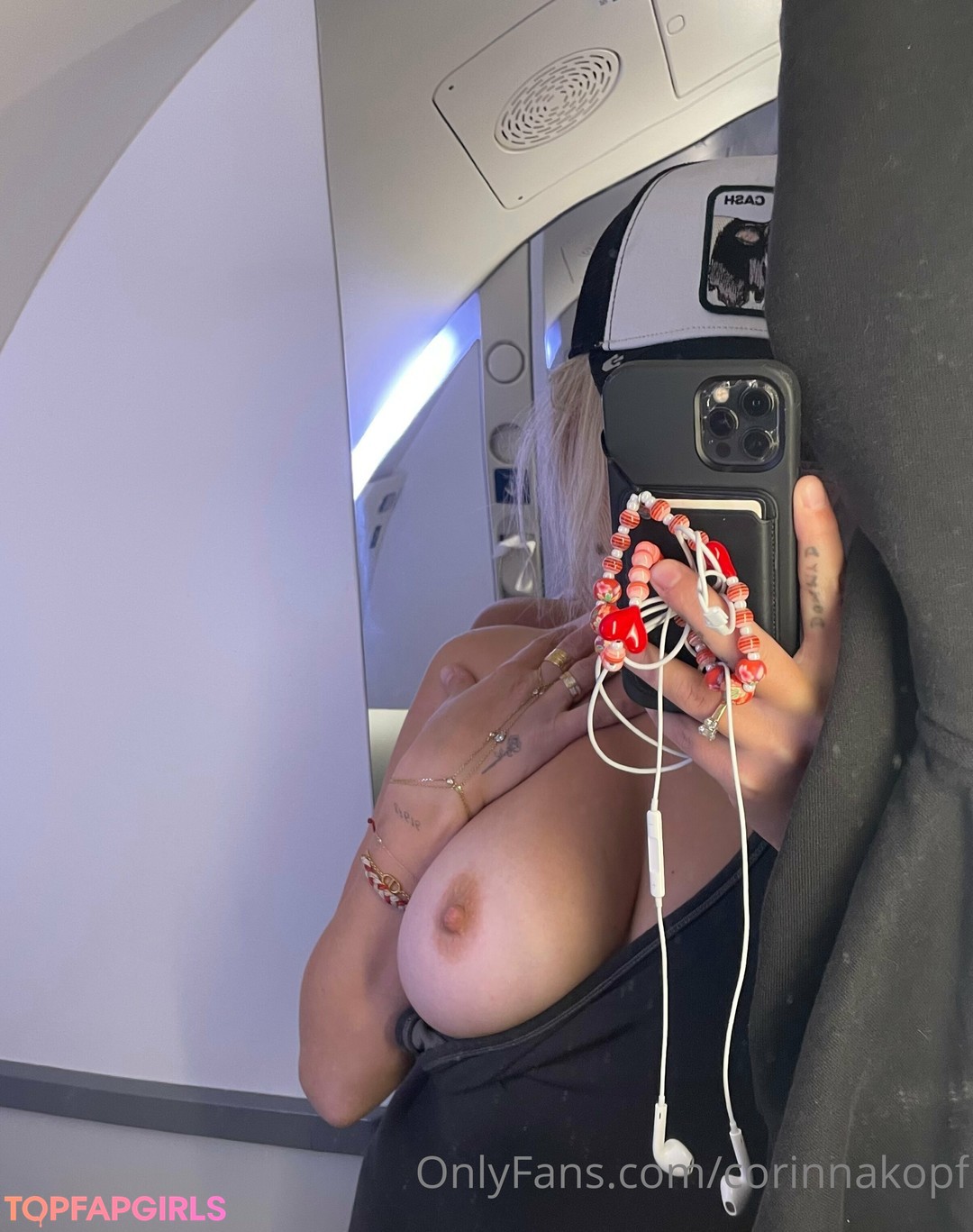 Naakte gelekte OnlyFans-foto van Corinna Kopf #187