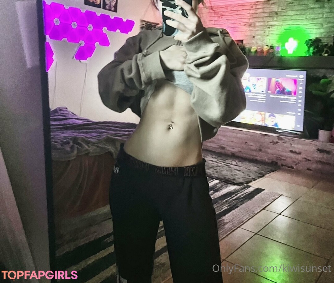 Naakte gelekte OnlyFans-foto van Kiwi Sunset #219