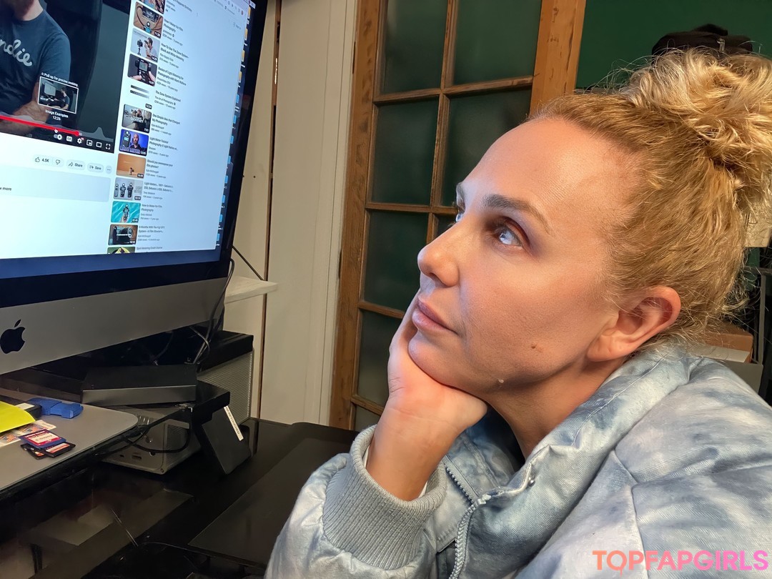 Naakte gelekte OnlyFans-foto van Holly Randall #650