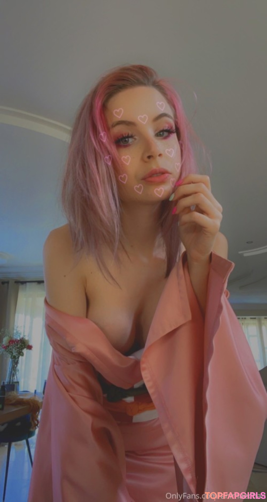 Naakte gelekte OnlyFans-foto van Animaechan #4