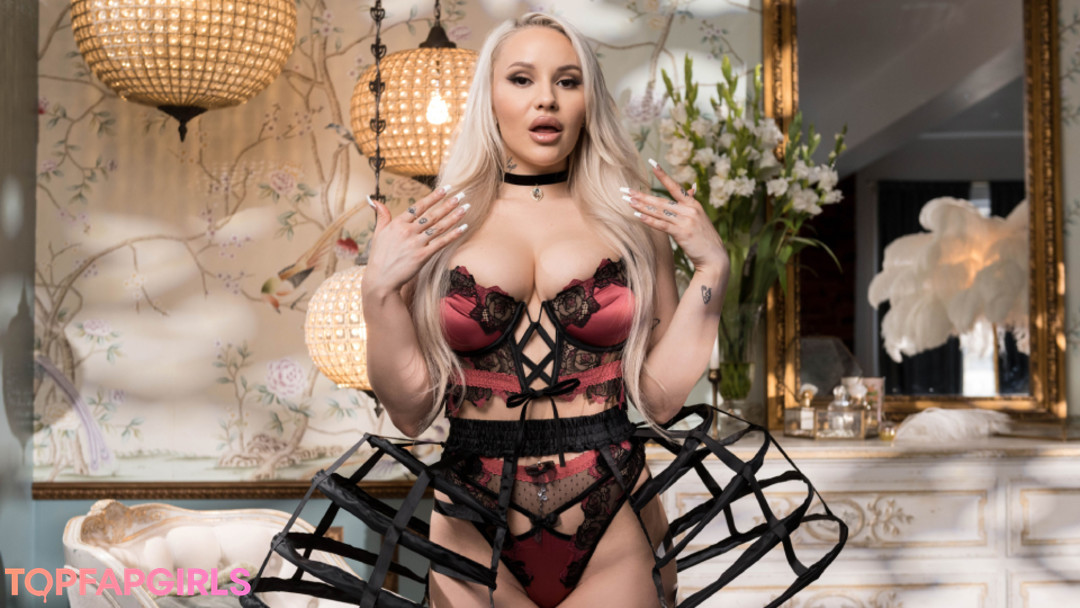 Naakte gelekte OnlyFans-foto van Kylie Page #61