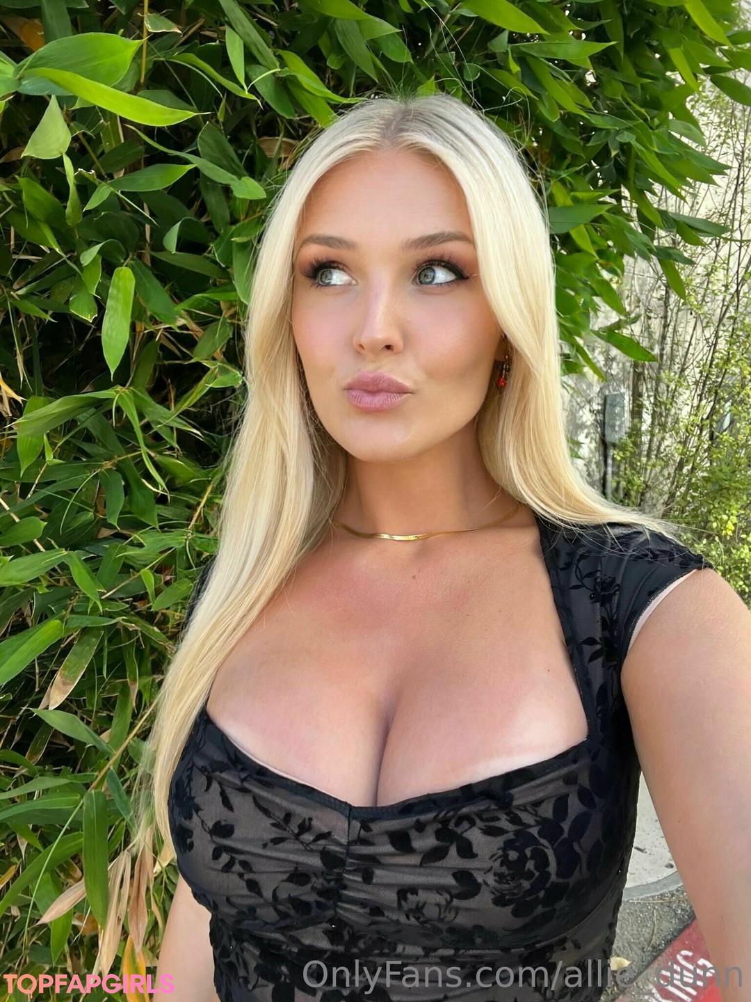 Naakte gelekte OnlyFans-foto van Alliedunn #908