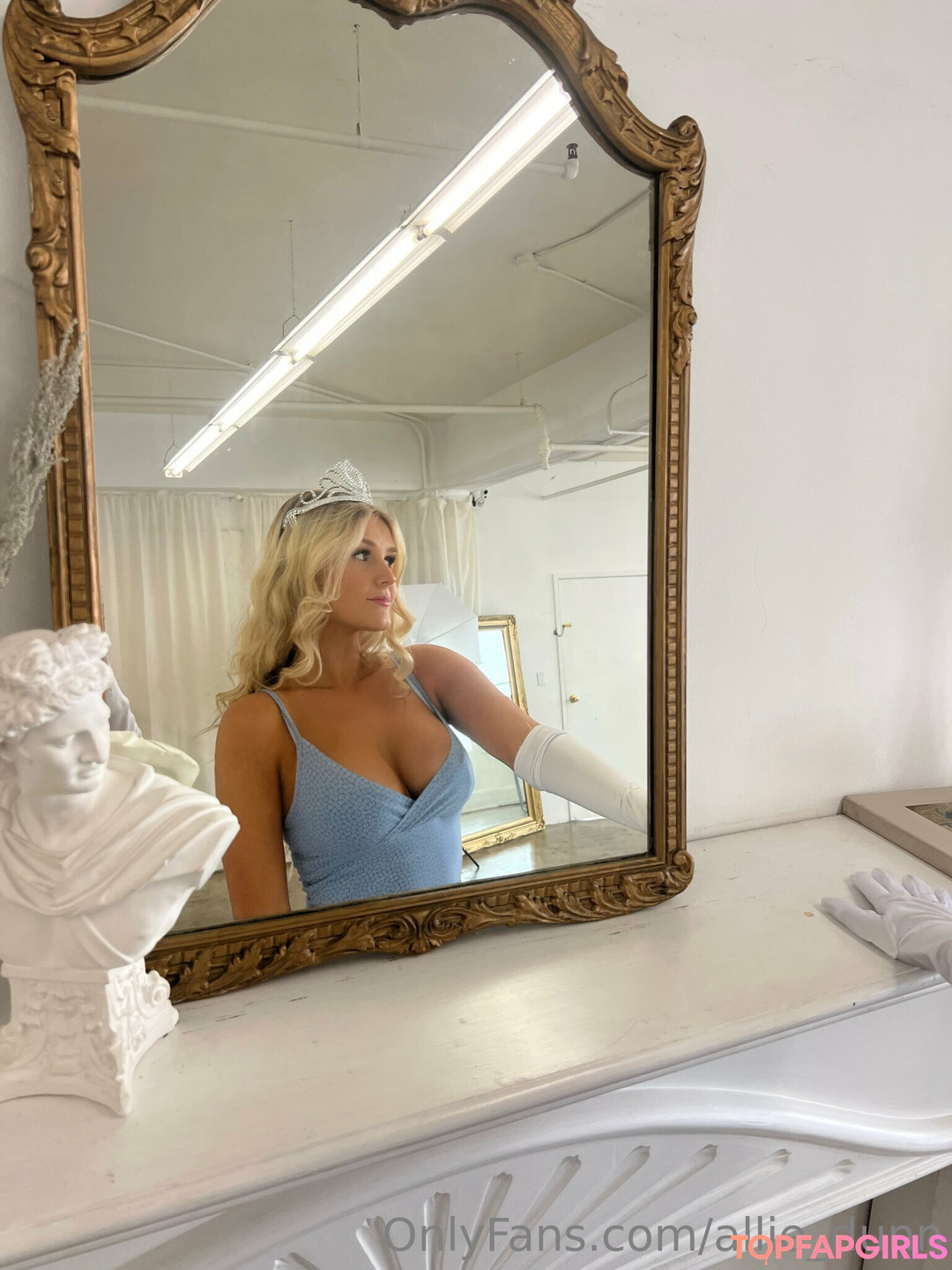 Naakte gelekte OnlyFans-foto van Alliedunn #331