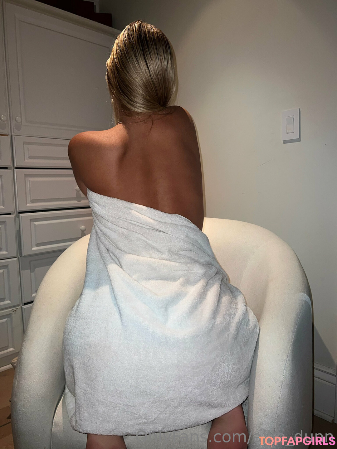 Naakte gelekte OnlyFans-foto van Alliedunn #342