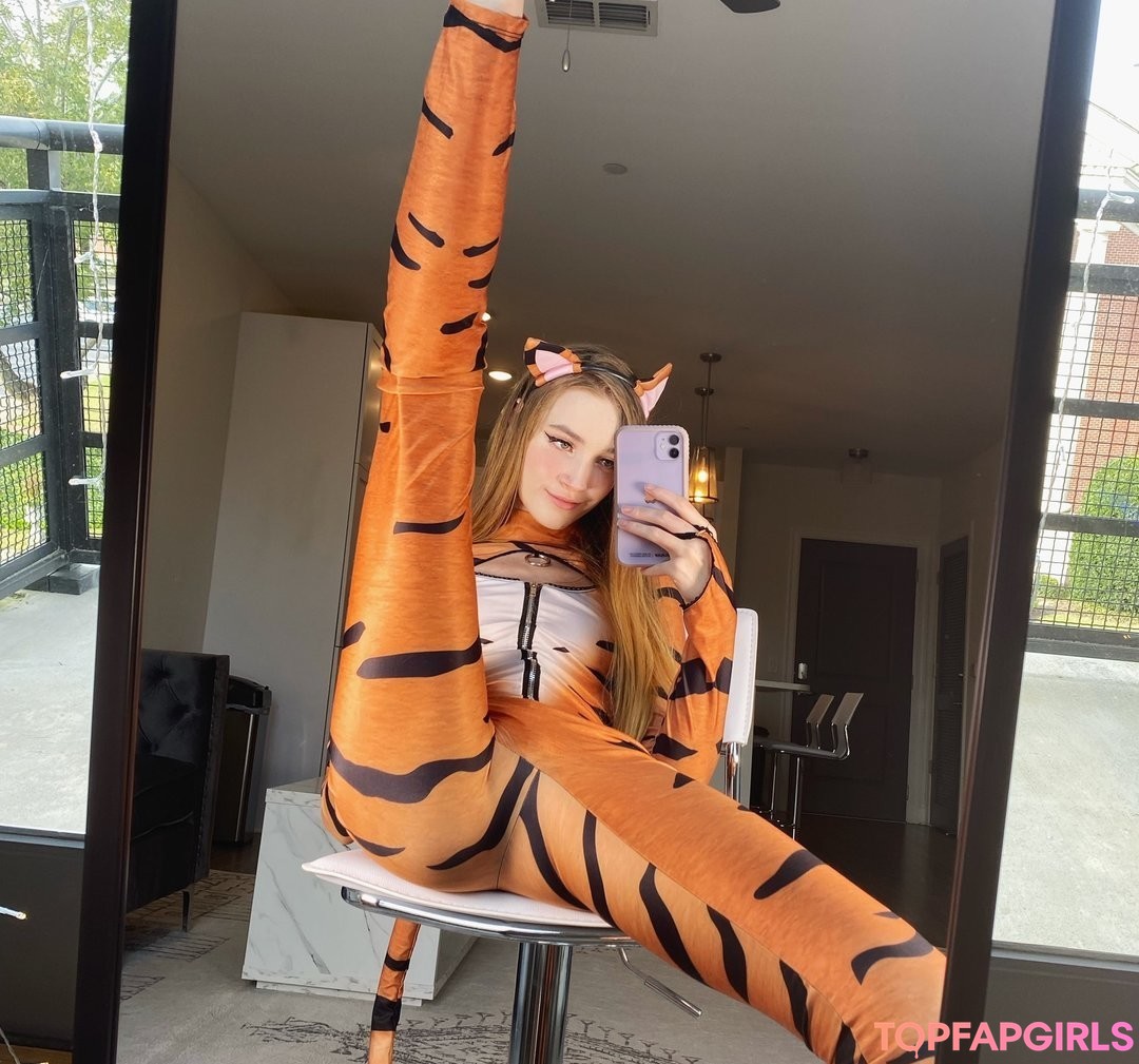 Naakte gelekte OnlyFans-foto van Pyra Fae #644