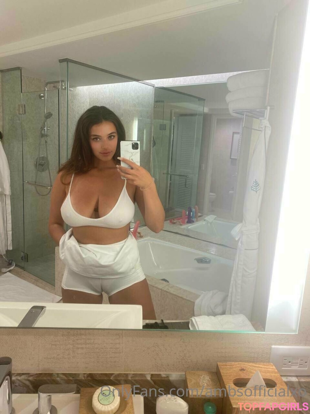 Naakte gelekte OnlyFans-foto van Amber Ajami #543