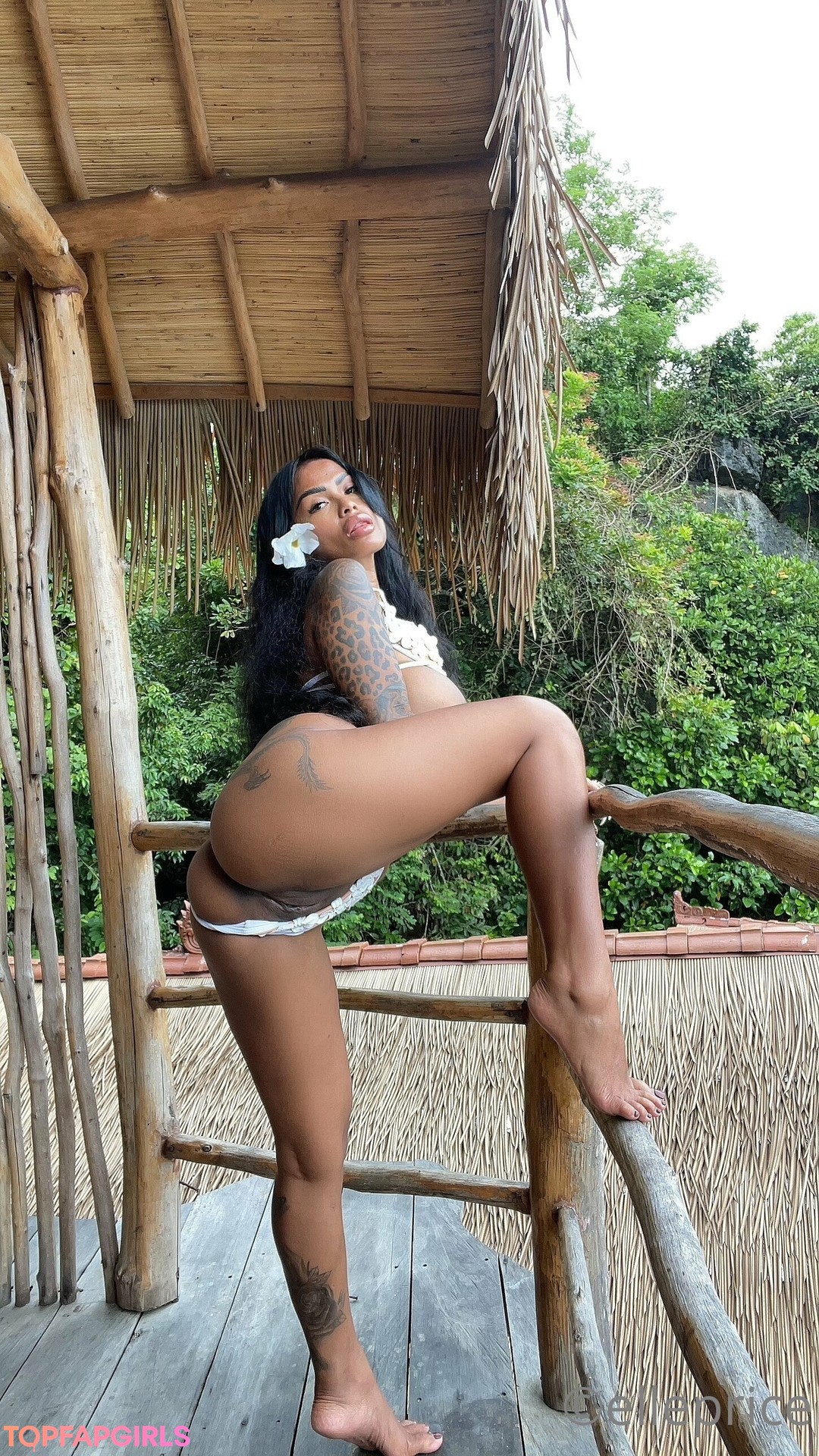 Naakte gelekte OnlyFans-foto van Serliana Rosida #20