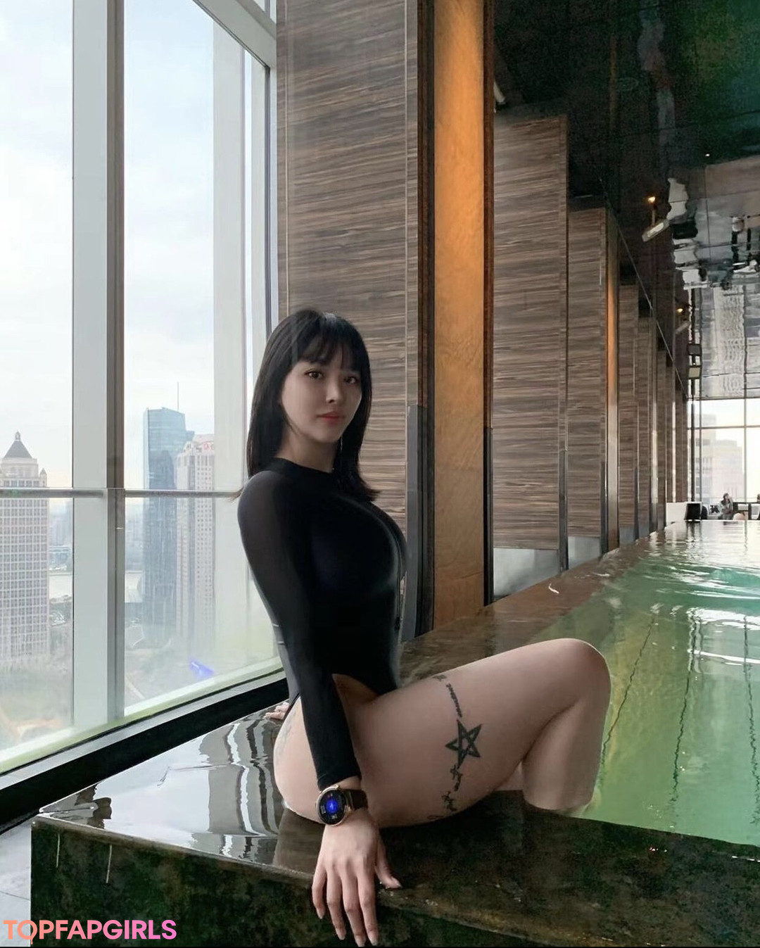 Naakte gelekte OnlyFans-foto van Hitomi Songyuxin #270