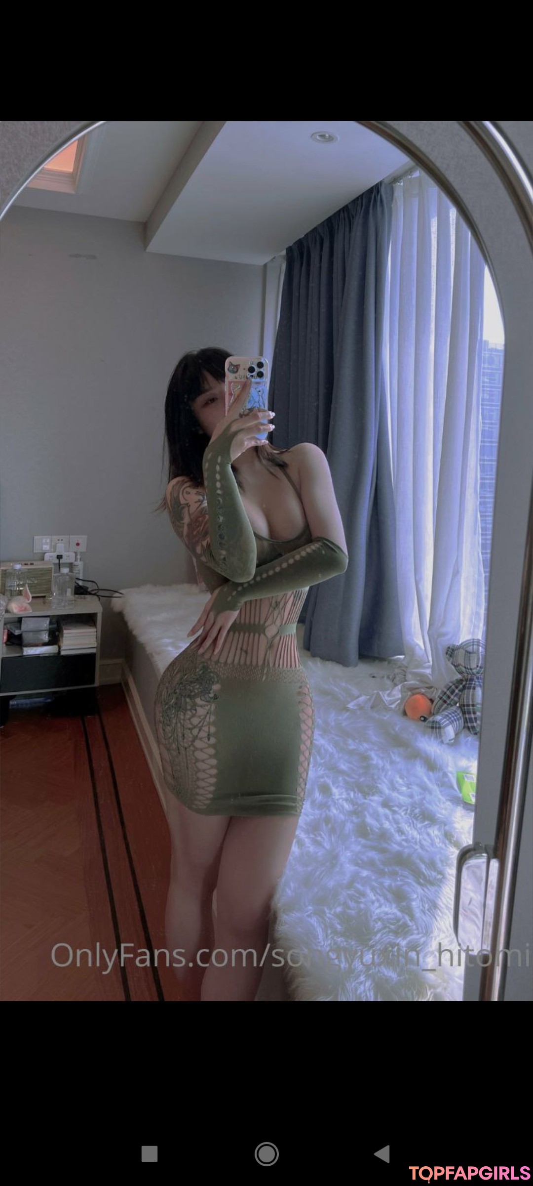 Naakte gelekte OnlyFans-foto van Hitomi Songyuxin #276