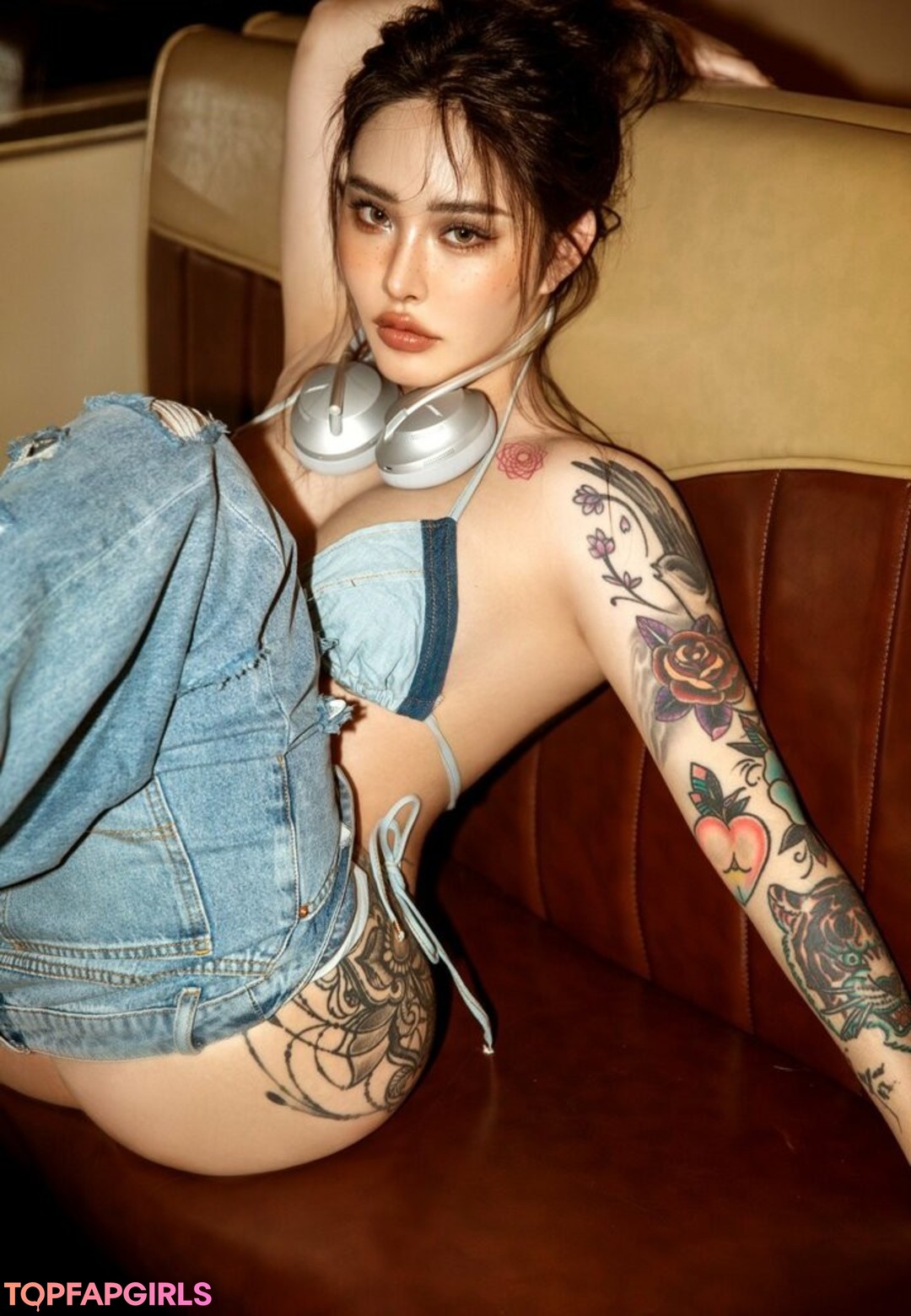 Naakte gelekte OnlyFans-foto van Hitomi Songyuxin #575