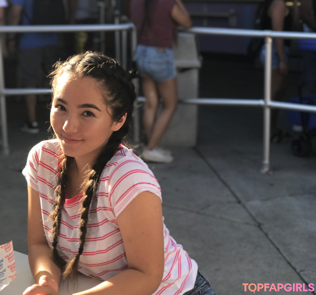 Naakte gelekte OnlyFans-foto van Eliza Chau #240