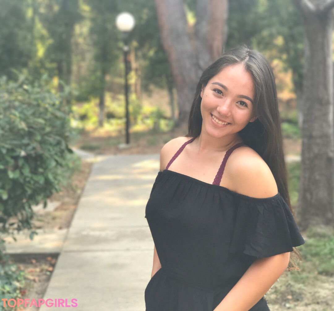 Naakte gelekte OnlyFans-foto van Eliza Chau #249