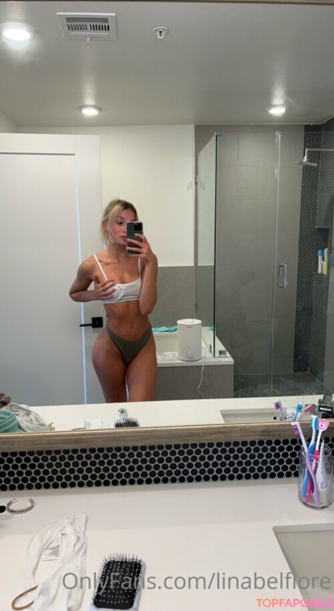 Naakte gelekte OnlyFans-foto van Lina Belfiore #177