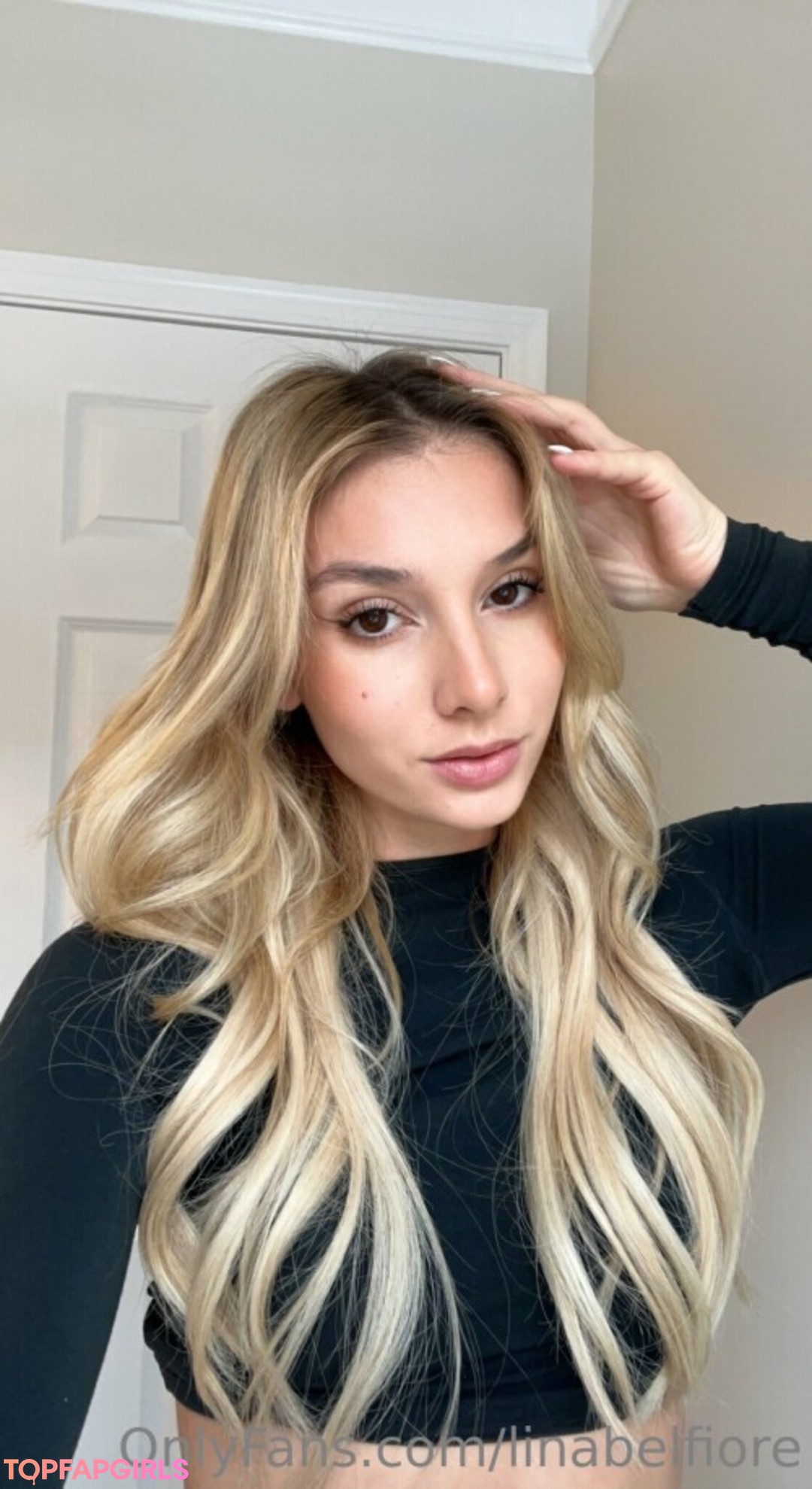 Naakte gelekte OnlyFans-foto van Lina Belfiore #232