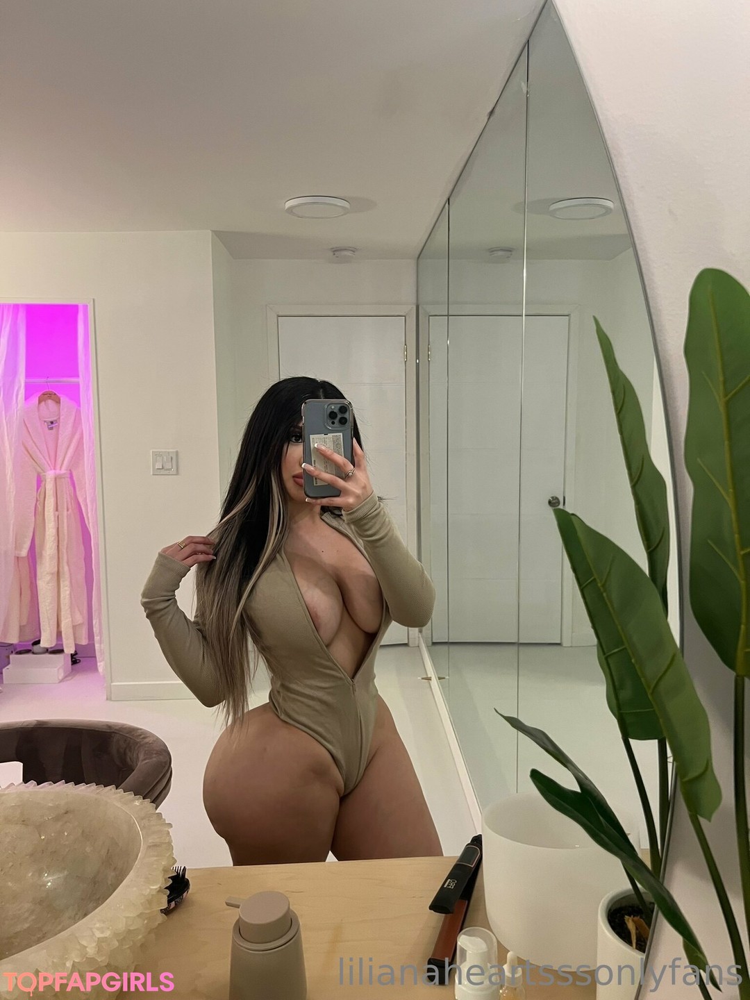 Naakte gelekte OnlyFans-foto van Lilianaheartsss #498