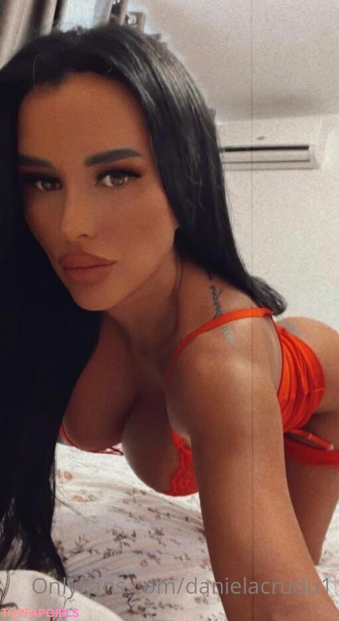 Naakte gelekte OnlyFans-foto van Daniela Crudu #20