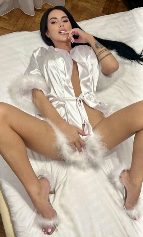 Naakte gelekte OnlyFans-foto van Daniela Crudu