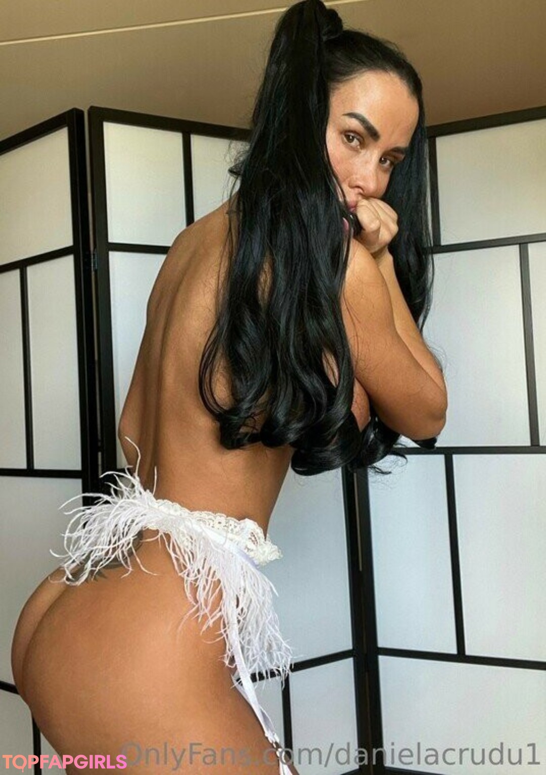 Naakte gelekte OnlyFans-foto van Daniela Crudu #70