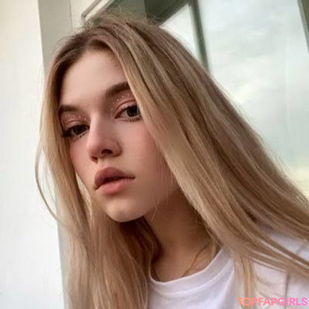 Naakte gelekte OnlyFans-foto van Mavpochka #4