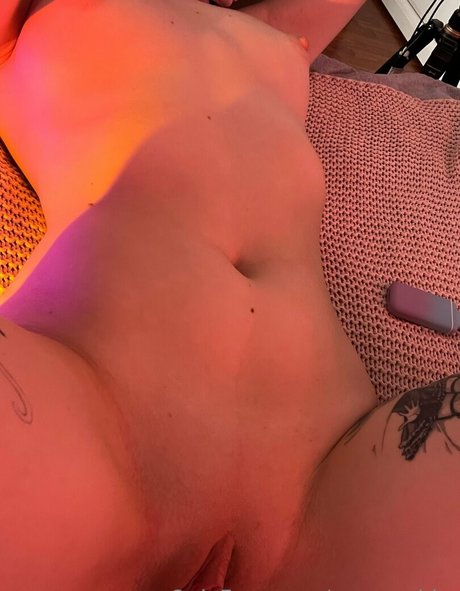 Naakte gelekte OnlyFans-foto van Mavpochka