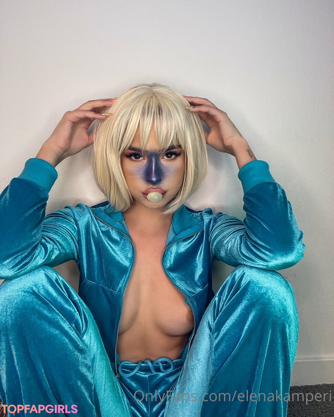 Naakte gelekte OnlyFans-foto van Elena Kamperi #102